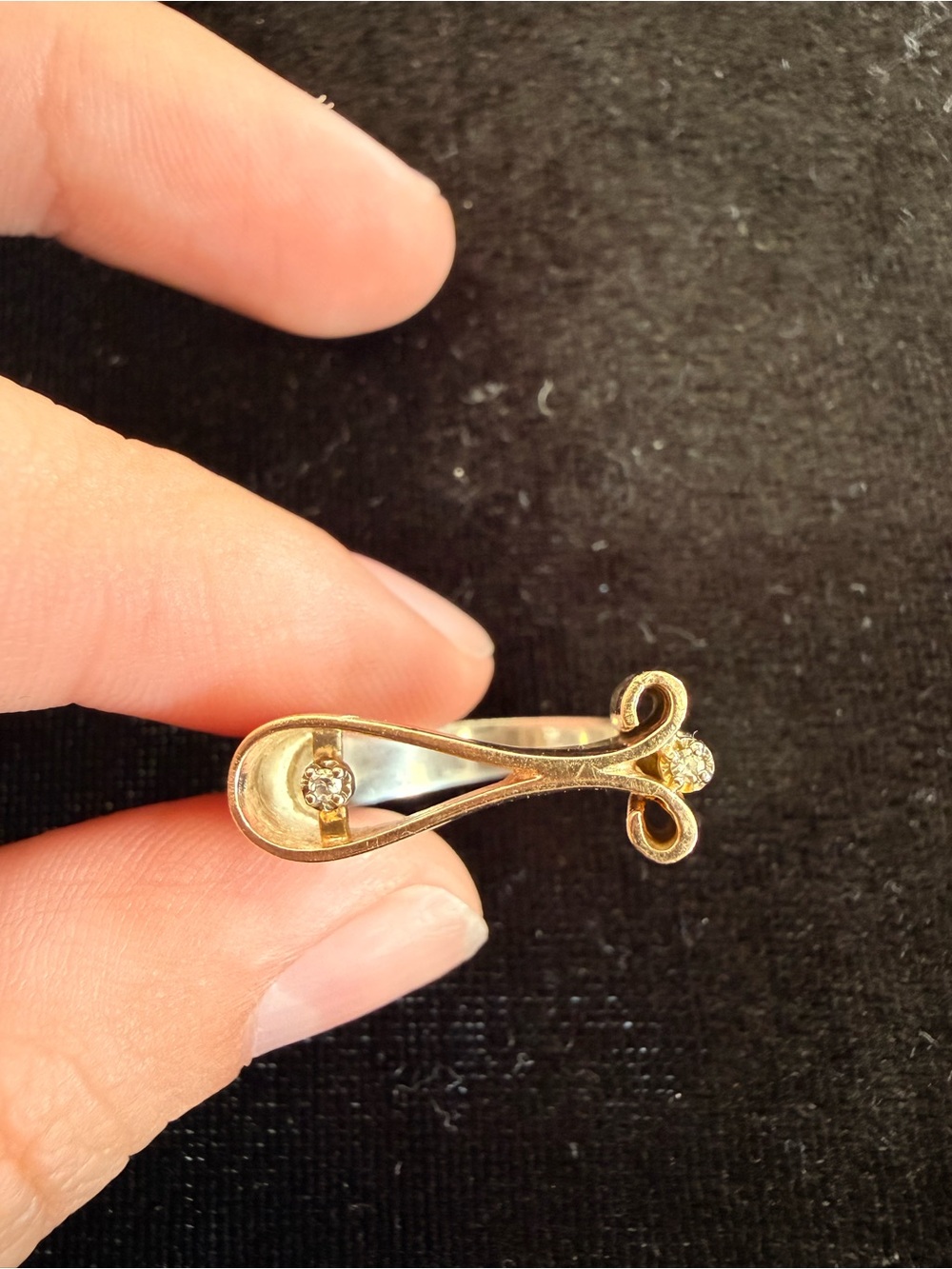 Elegant Silver and Gold Ring with Clear Stones